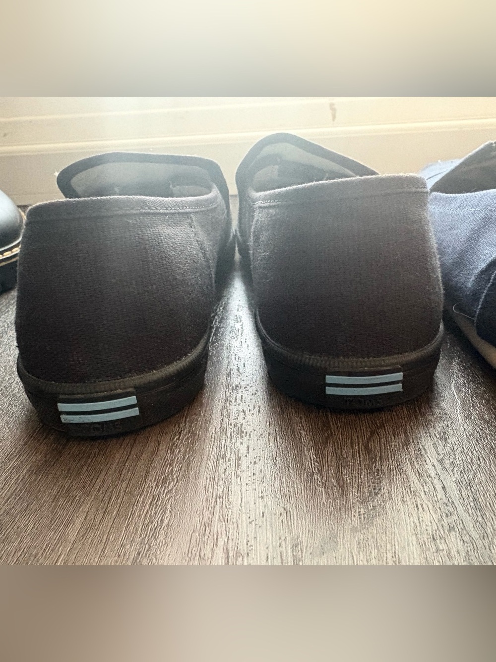 Toms women sz 7 Slip-On Canvas Loafers in Navy, Black and Beige. - Picture 3 of 5